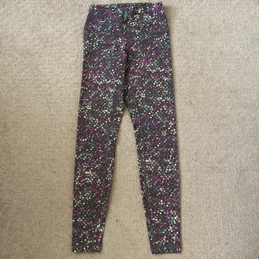 LULULEMON purple floral athletic leggings, Sz 4.